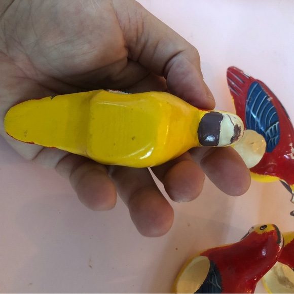 Vibrant Red and Blue Bird wood parrot napkin rings. Preloved - Picture 6 of 8